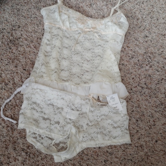 Lingerie set. Never worn. Ivory color - Picture 1 of 4
